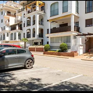 Personal Y Coqueto En Primerísima Línea De Playa, En La Costa Del Sol. Puerto De La Duquesa , Castillo de Sabinillas España